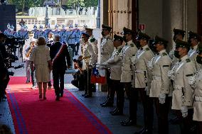 President Sebastián Piñera enters the Palacio de La Moneda for  the last time